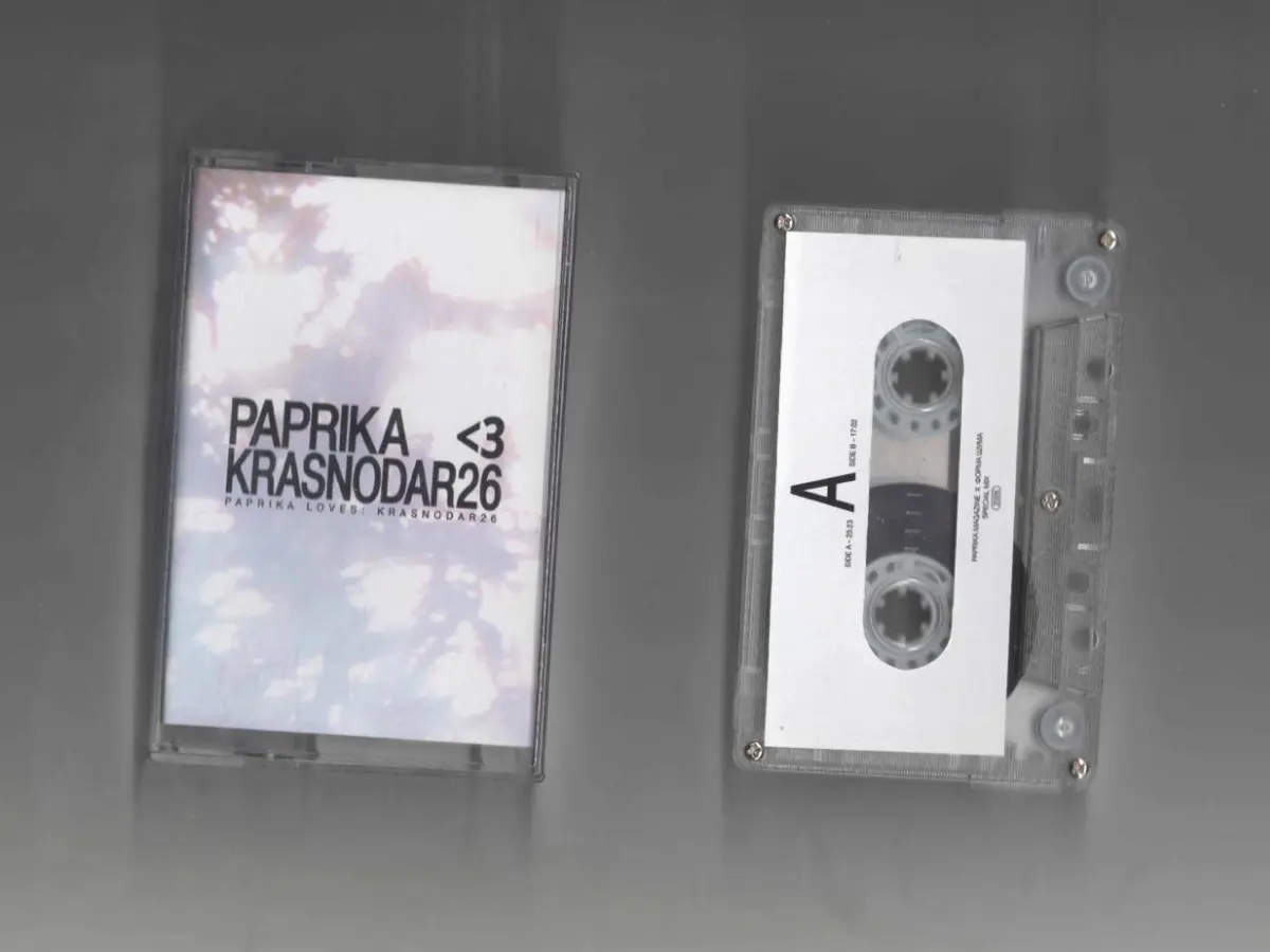 paprika loves tape — cover